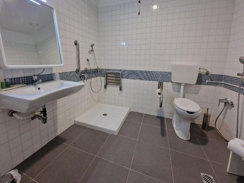 Inn Naples Airport image
