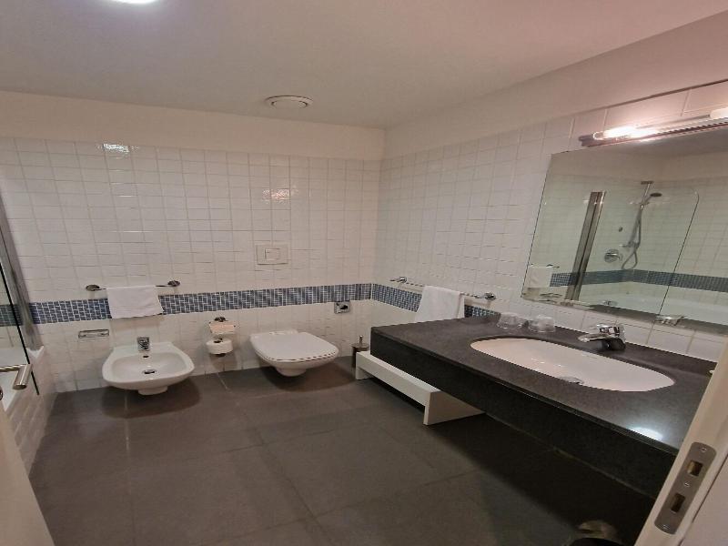 Inn Naples Airport image