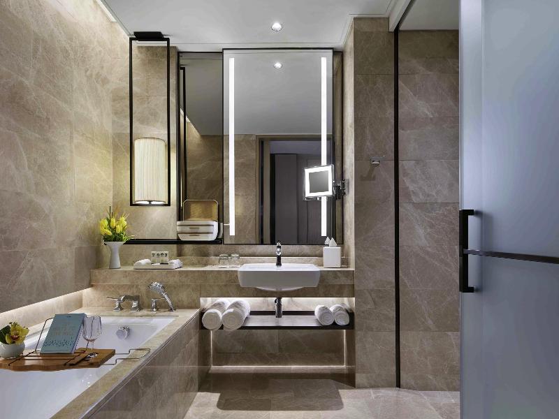 Sofitel Singapore City Centre image