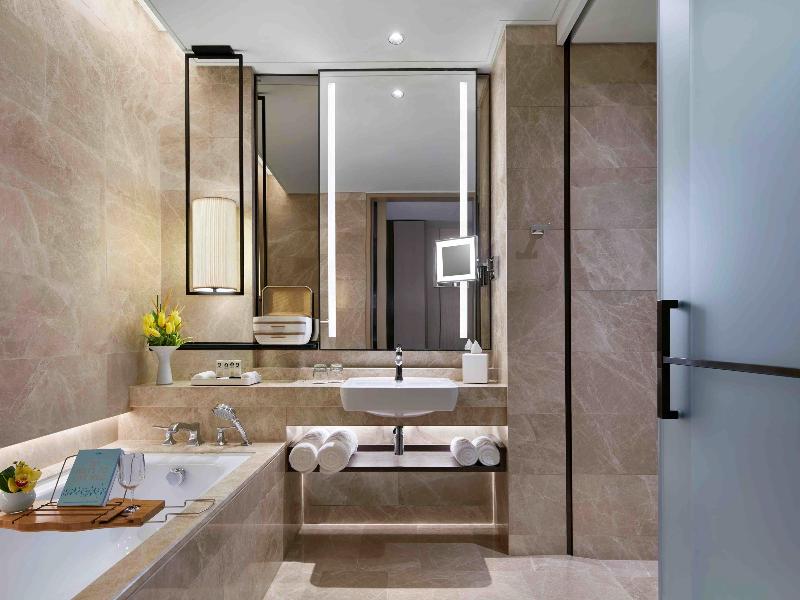 Sofitel Singapore City Centre image