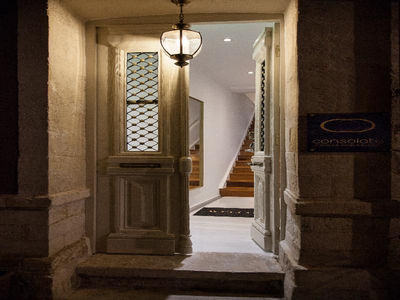 Consolato Boutique image