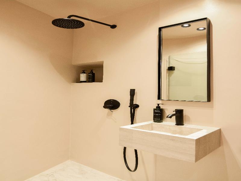 Consolato Boutique image
