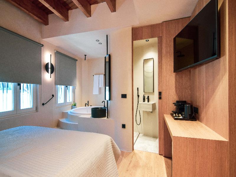 Consolato Boutique image