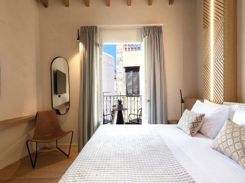 Consolato Boutique image