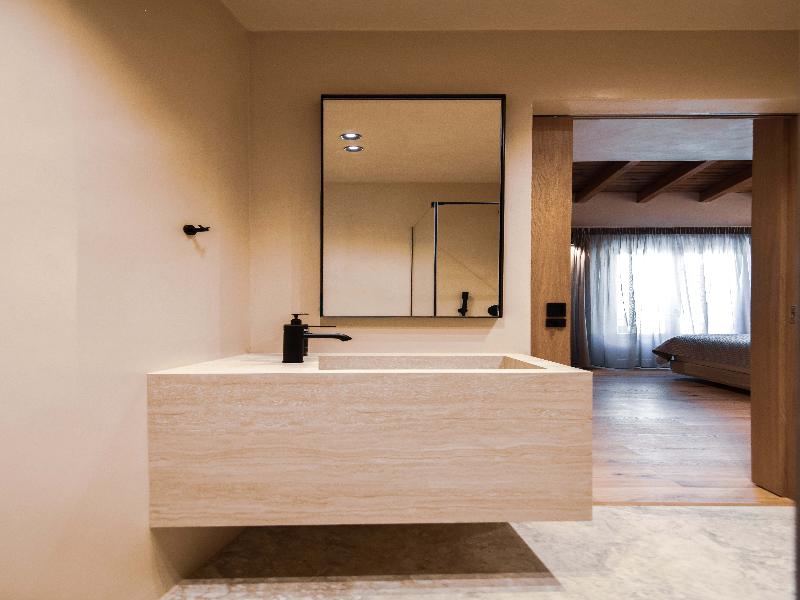 Consolato Boutique image