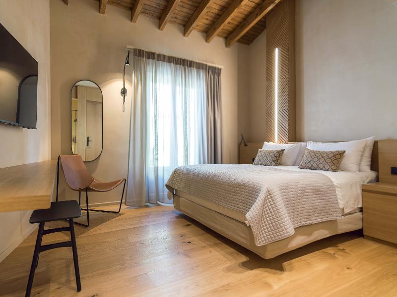 Consolato Boutique image