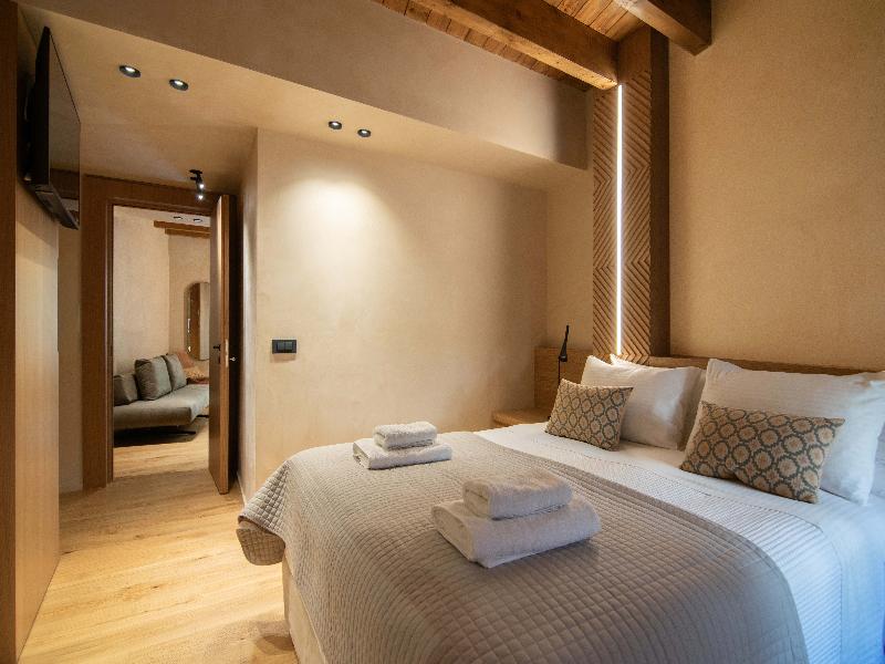 Consolato Boutique image