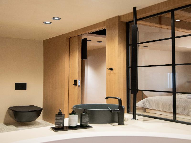 Consolato Boutique image