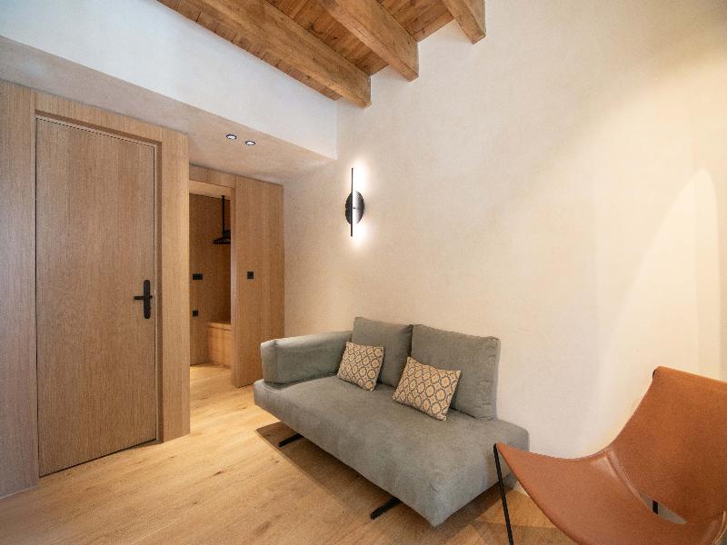 Consolato Boutique image