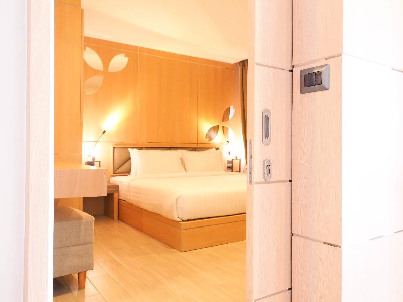 Clarian Hotel Beach Patong image