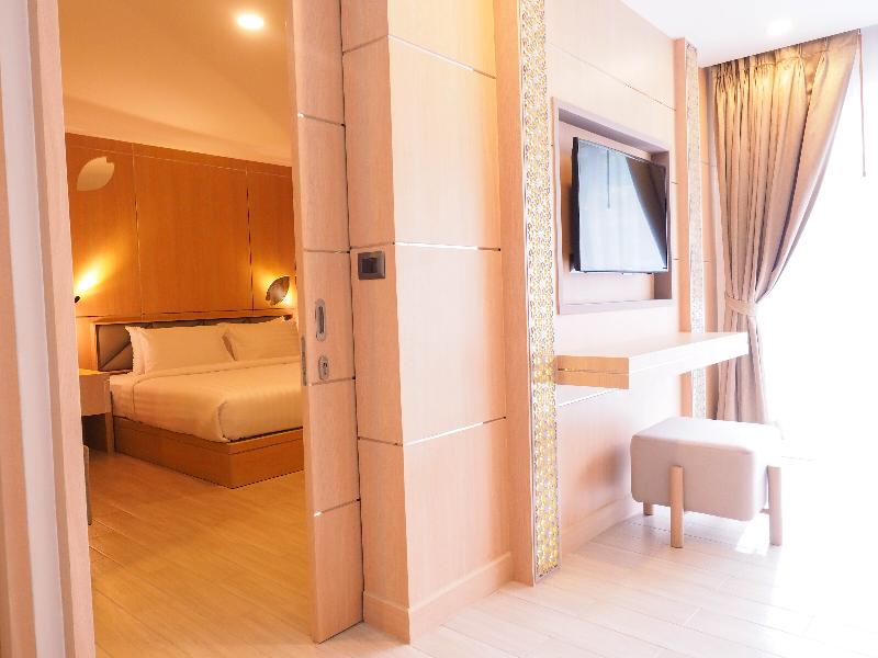 Clarian Hotel Beach Patong image
