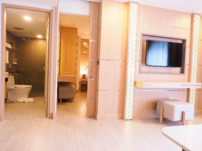 Clarian Hotel Beach Patong image