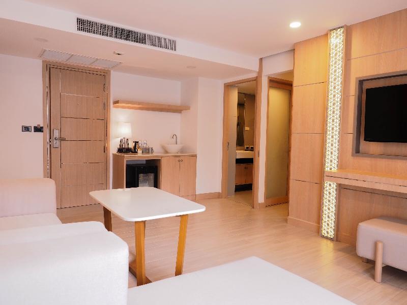 Clarian Hotel Beach Patong image