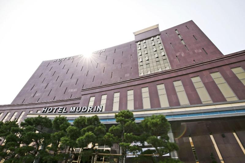 Mudrin Hotel image