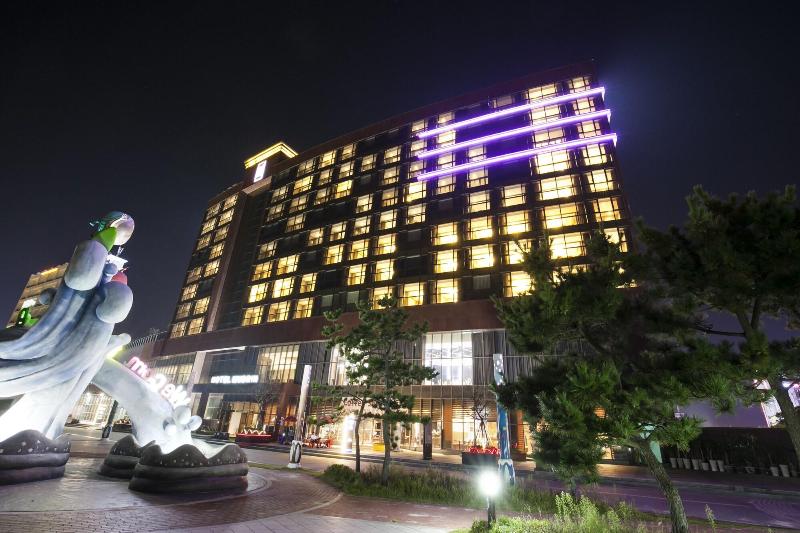 Mudrin Hotel image