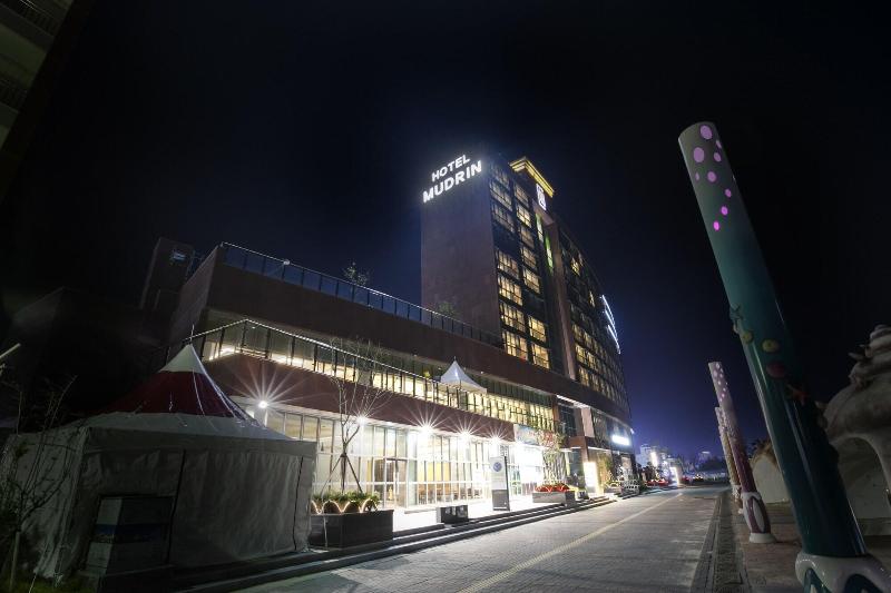 Mudrin Hotel image