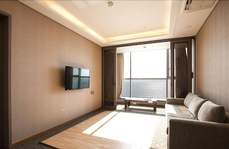 Mudrin Hotel image