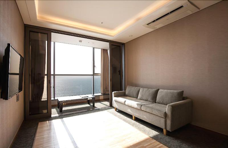 Mudrin Hotel image