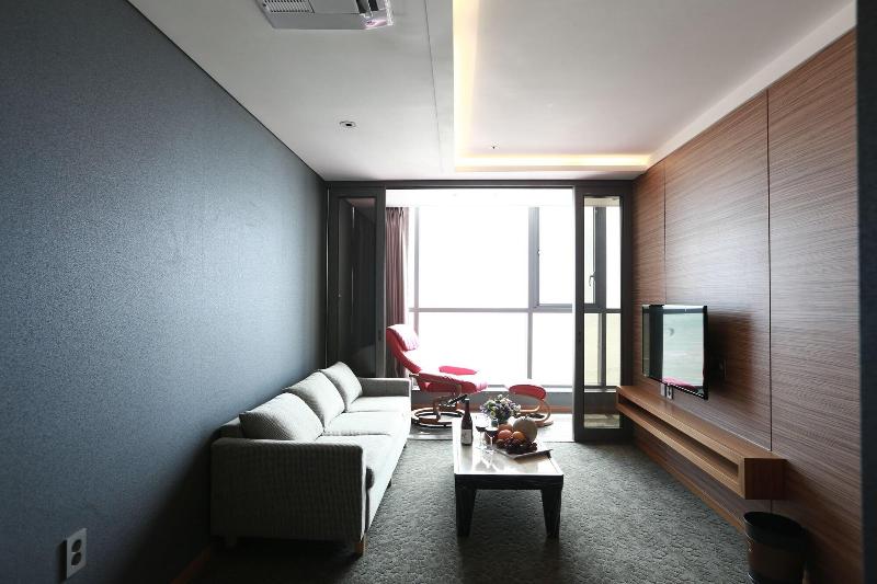 Mudrin Hotel image