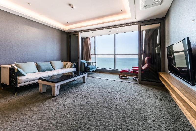 Mudrin Hotel image