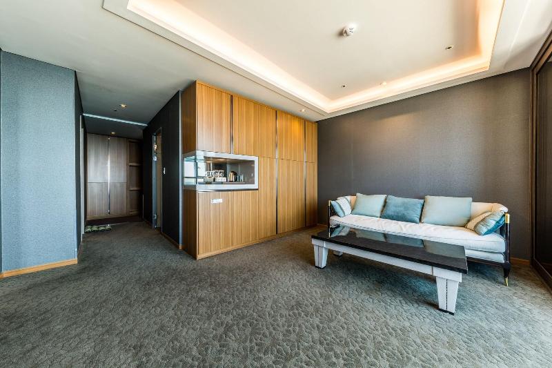 Mudrin Hotel image
