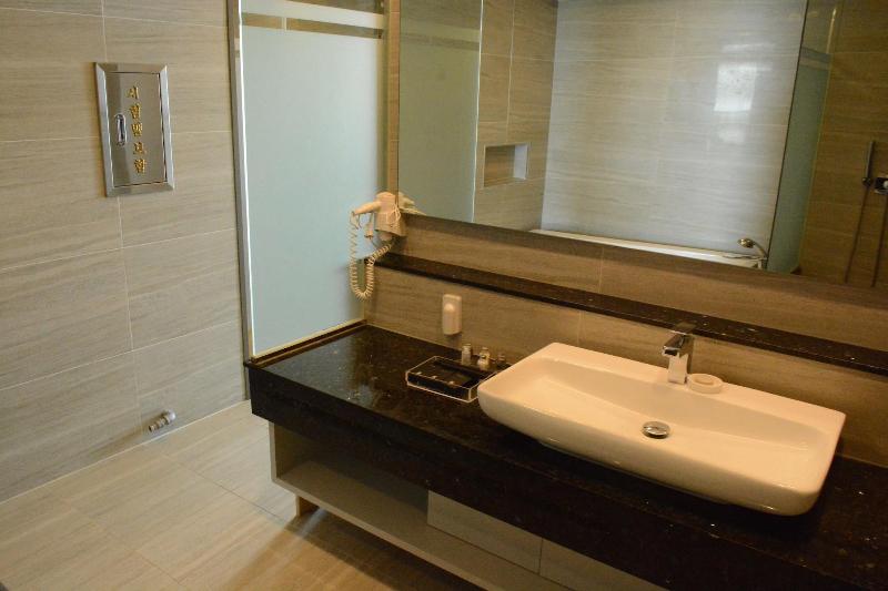 Mudrin Hotel image