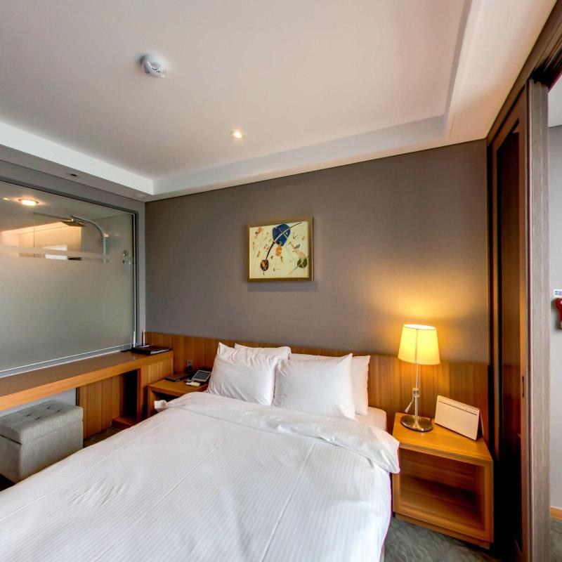 Mudrin Hotel image