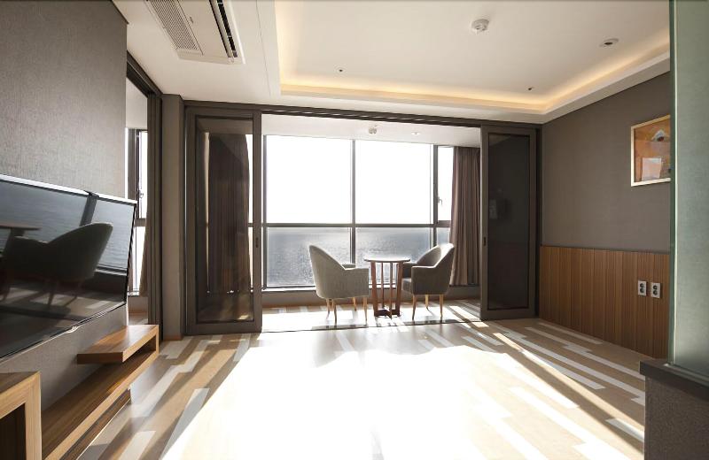 Mudrin Hotel image