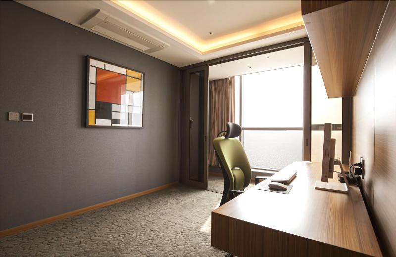 Mudrin Hotel image
