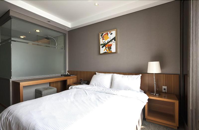 Mudrin Hotel image