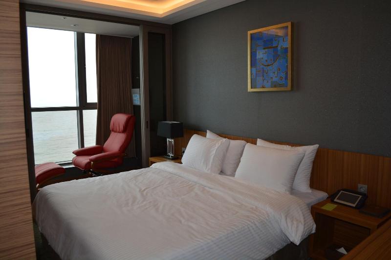 Mudrin Hotel image