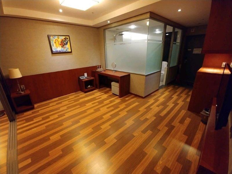 Mudrin Hotel image