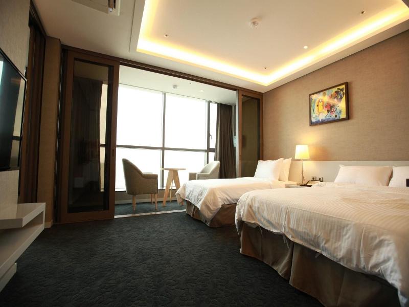 Mudrin Hotel image