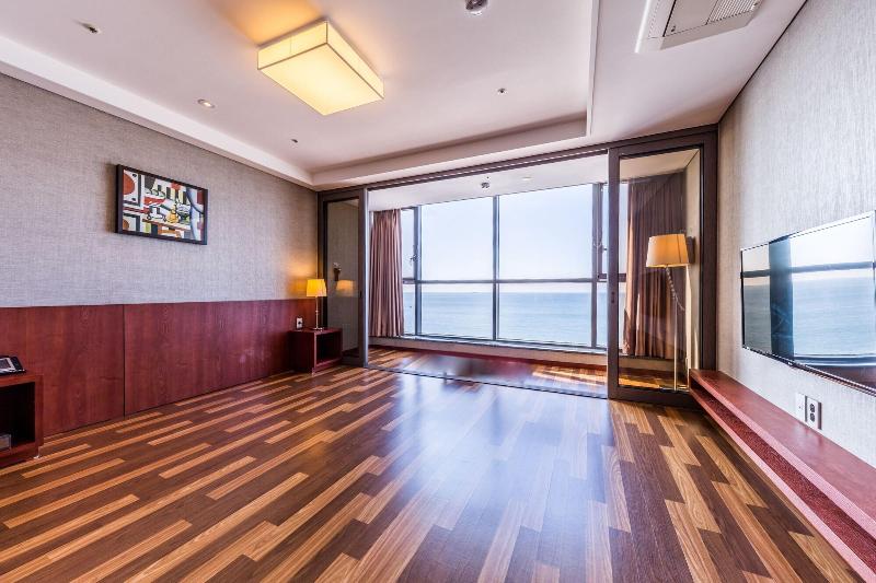Mudrin Hotel image