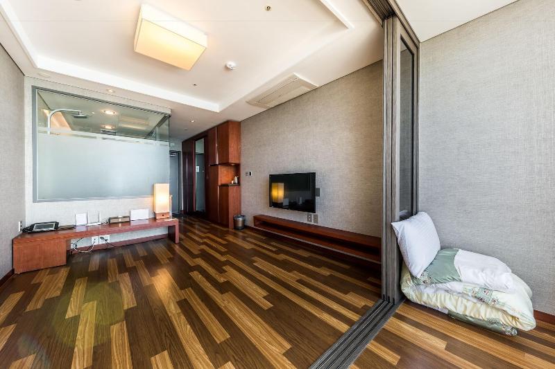 Mudrin Hotel image