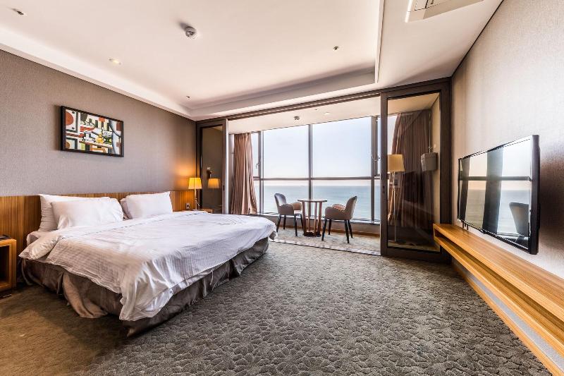 Mudrin Hotel image