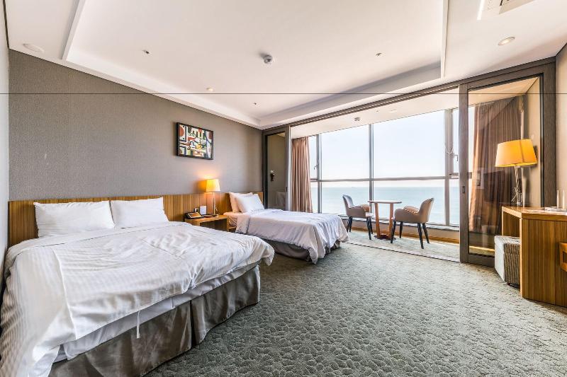 Mudrin Hotel image