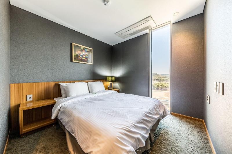 Mudrin Hotel image