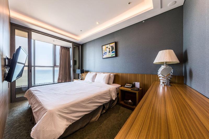Mudrin Hotel image
