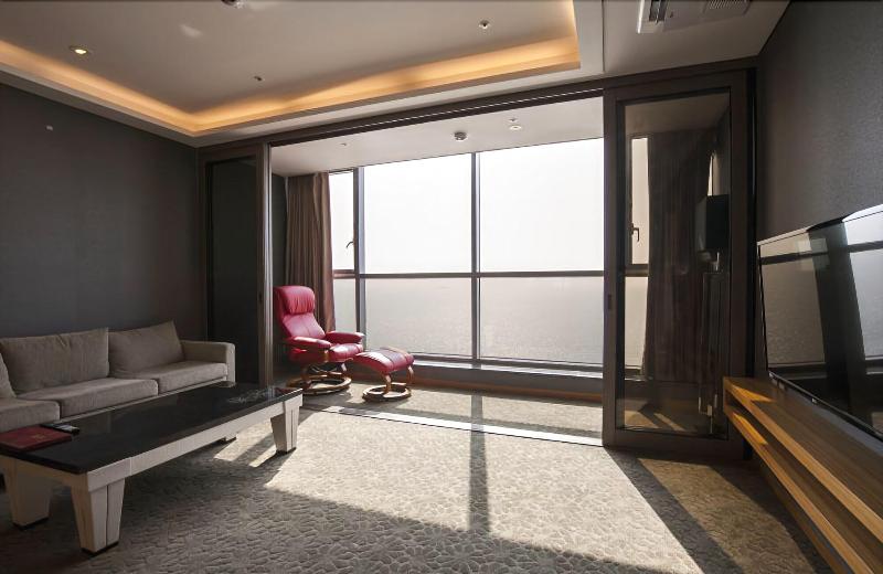 Mudrin Hotel image