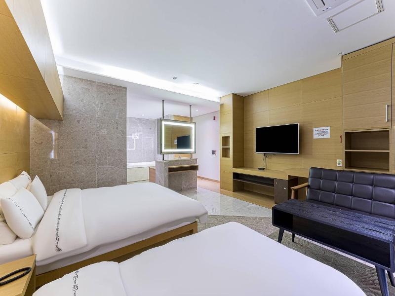 Hotel Luv image