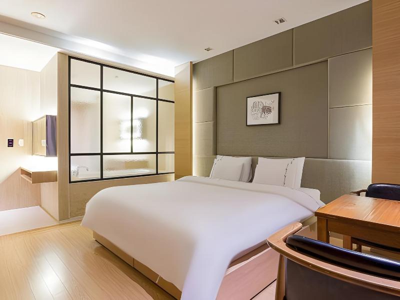 Hotel Luv image