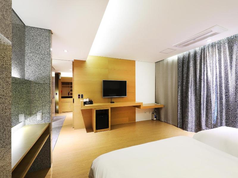 Hotel Luv image