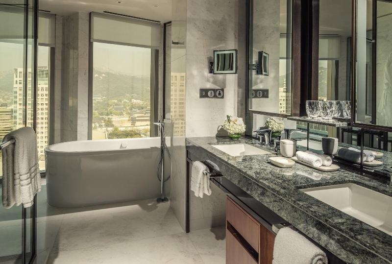 Four Seasons Hotel Seoul image