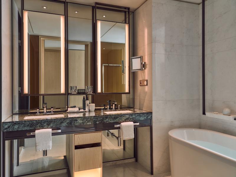 Four Seasons Hotel Seoul image