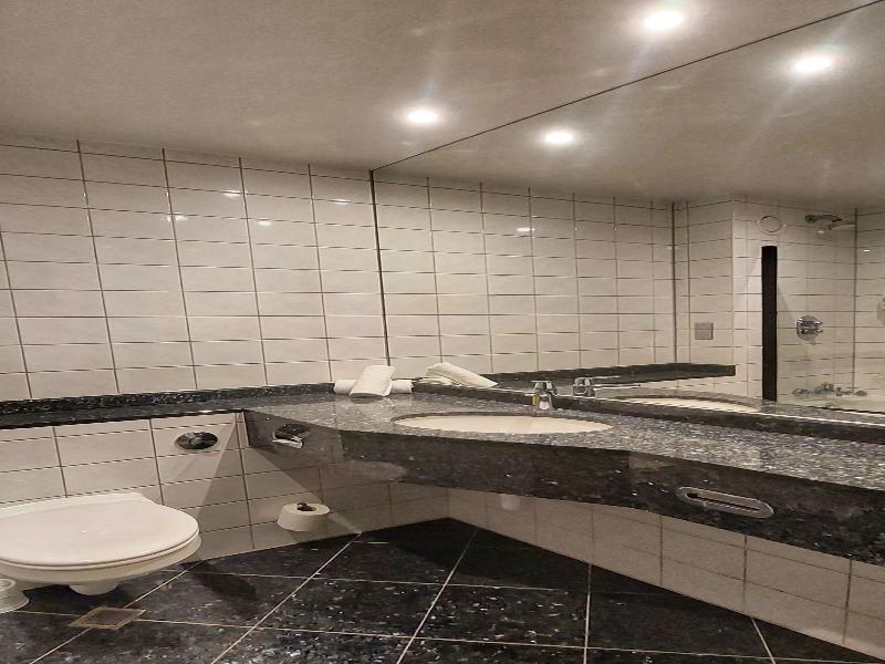 B&B HOTEL London Heathrow image