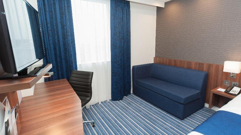 Holiday Inn Express Aberdeen Airport image