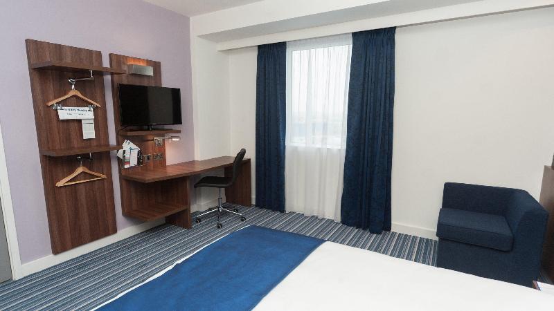 Holiday Inn Express Aberdeen Airport image