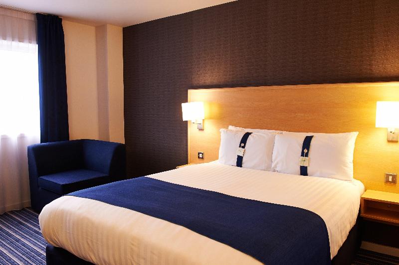 Holiday Inn Express Manchester Airport image