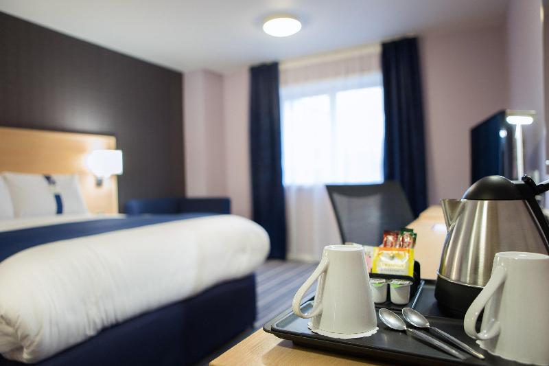 Holiday Inn Express Manchester Airport image